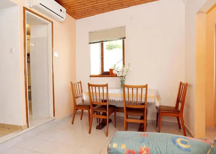 With Parking Space Lumbarda, Korcula - 156 דירה *